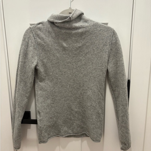 Women’s 100% Cashmere turtle Neck Sweater Gray Size M - Picture 1 of 6